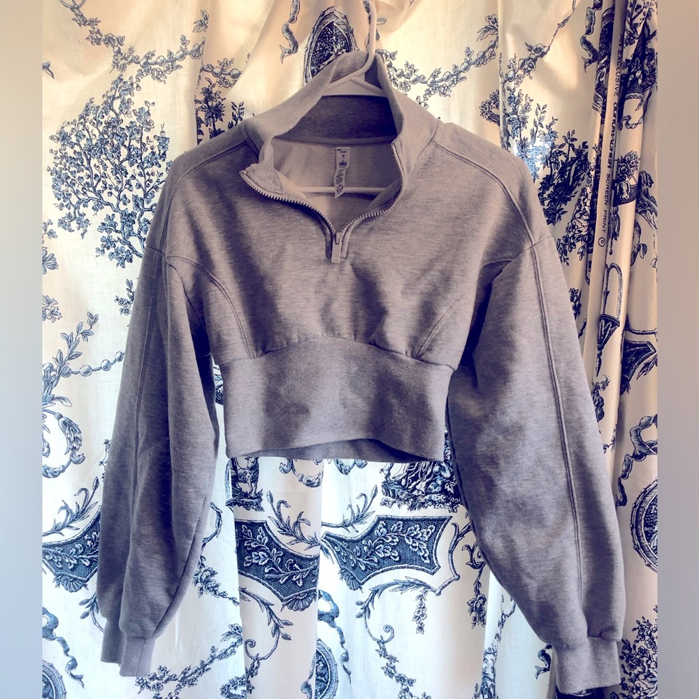 ALO sweatshirt